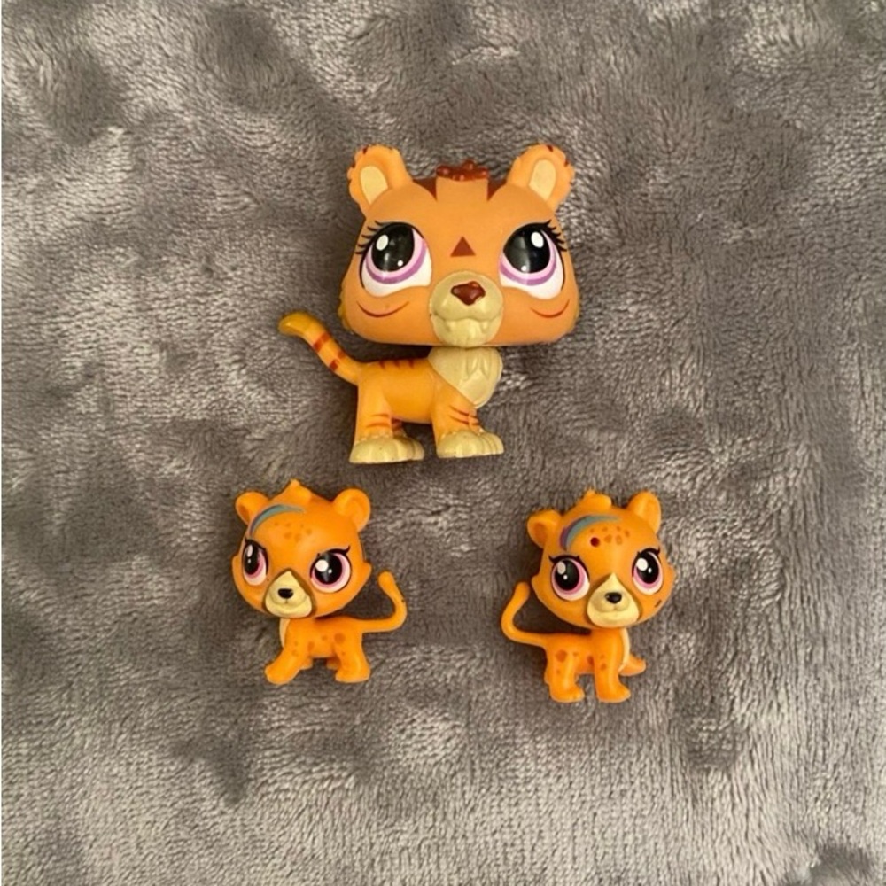 LPS Tiger Mom and Babies Lot (3) #3593